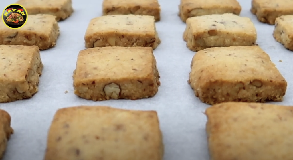 Čokoladne kocke iz mletih mandljev in orehov - kot nalašč za vroč čaj ali kavo!