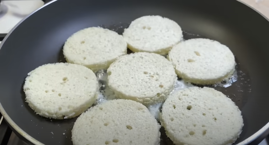 Čarobni paradižnikovi sufle z avokado-medeno pasto in kremnim sirom