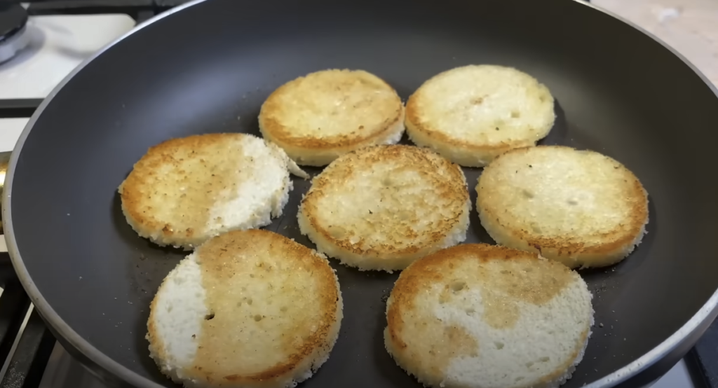 Čarobni paradižnikovi sufle z avokado-medeno pasto in kremnim sirom