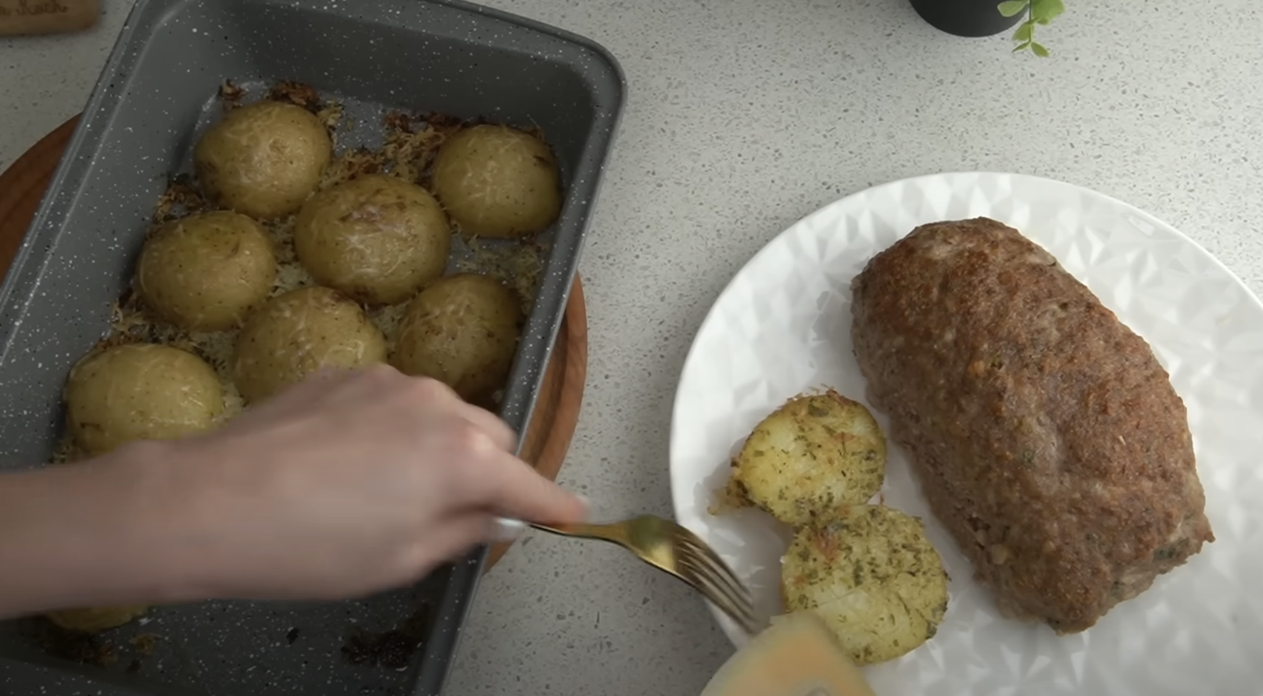 Nizozemska mesna štruca s sirom - recept, ki se ga ne boste nikoli naveličali