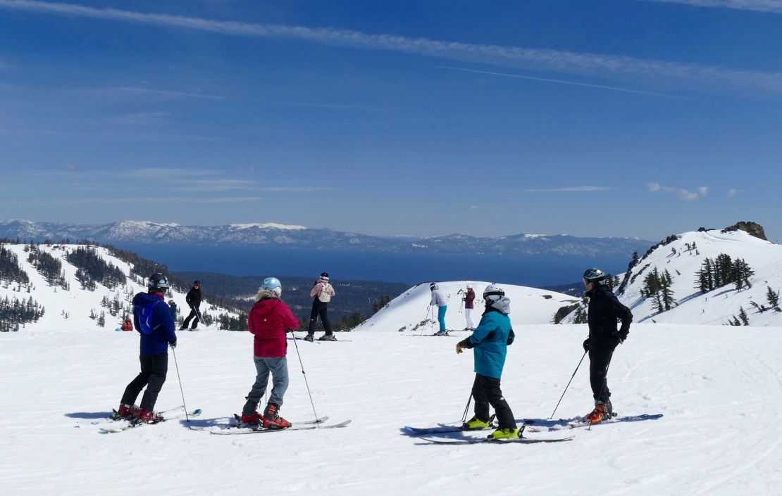 Jezero Tahoe je ena vodilnih smučarskih destinacij v Severni Ameriki.