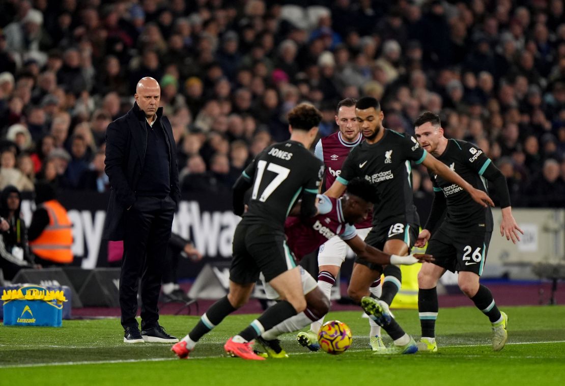 Vodja Liverpoola Arne Slot (levo) med tekmo Premier League na londonskem stadionu. Datum slike: nedelja, 29. december 2024. (Foto: Bradley Collyer/PA Images via Getty Images)