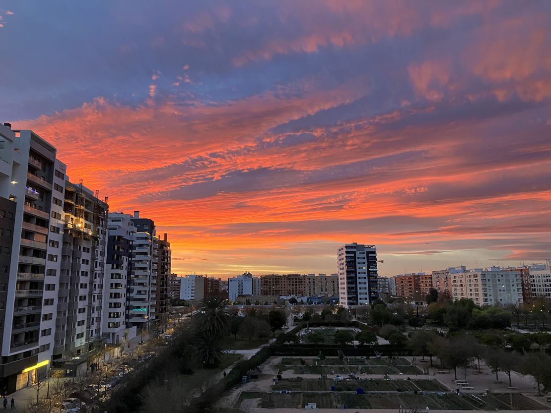 V Valencii živi približno 800.000 prebivalcev, vendar se po Madelininih besedah mesto ne zdi zelo veliko.